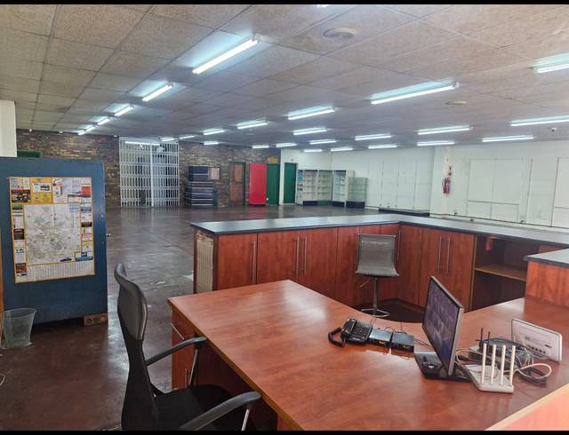 356M² BUILDING FOR SALE IN SPRINGS CENTRAL